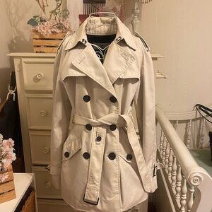 Coach lapel short trench